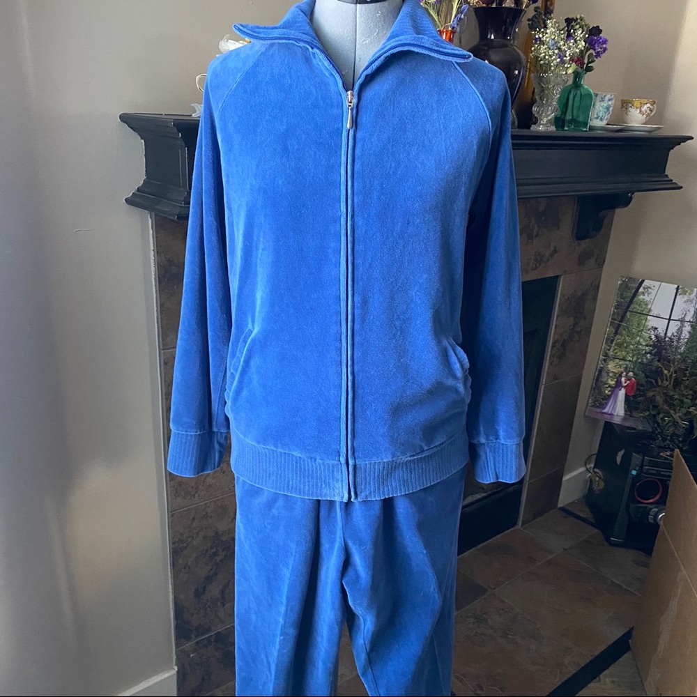 Women's Velvet Sweat Suit!